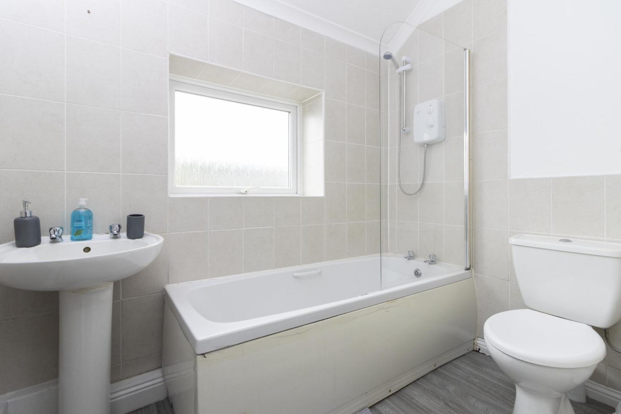 Alexandra - Large 3 Bed Perfect For Contractors, Free Parking, Fast Wifi And Great Value! Apartment Plymouth Bagian luar foto