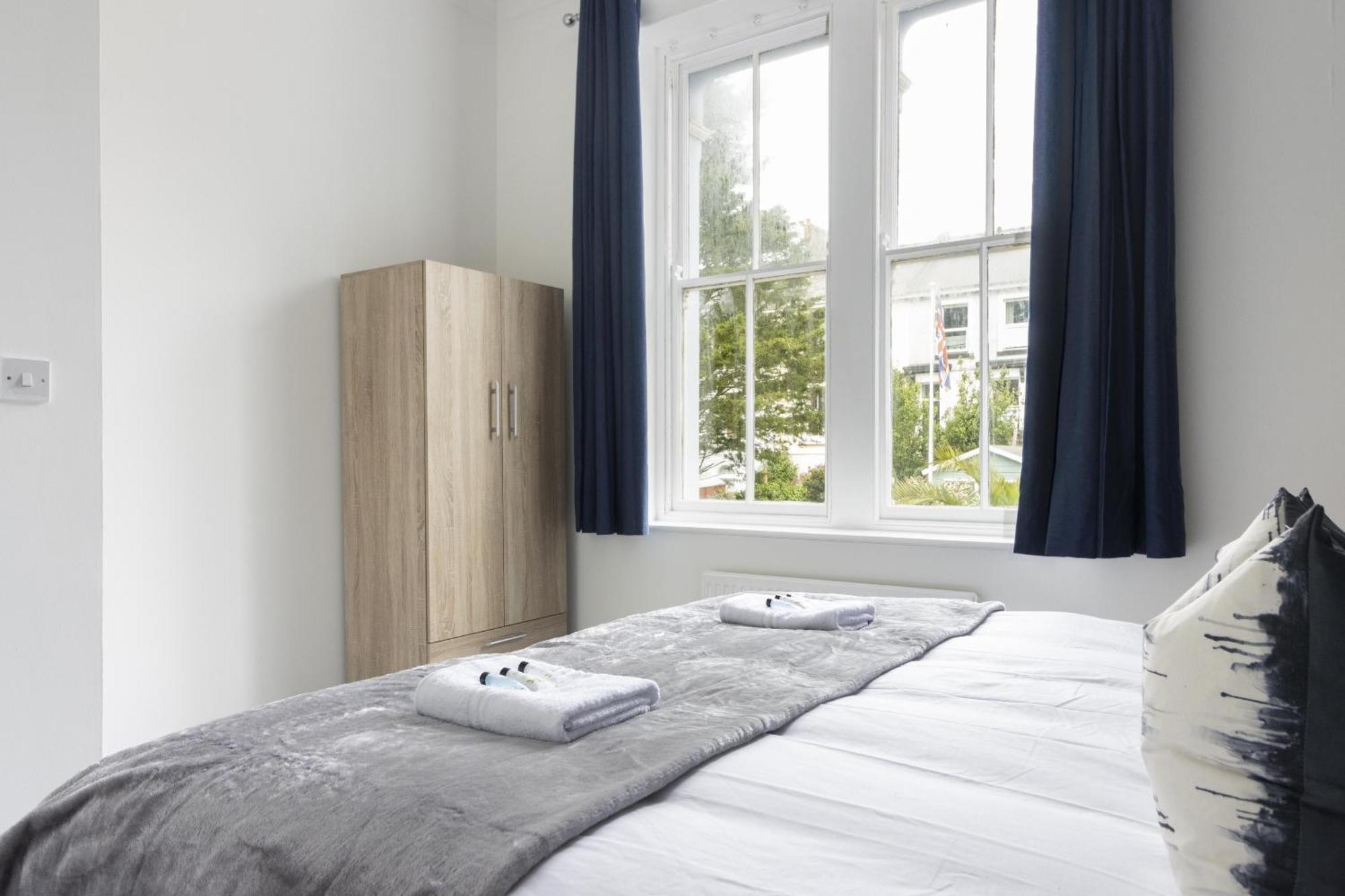 Alexandra - Large 3 Bed Perfect For Contractors, Free Parking, Fast Wifi And Great Value! Apartment Plymouth Bagian luar foto
