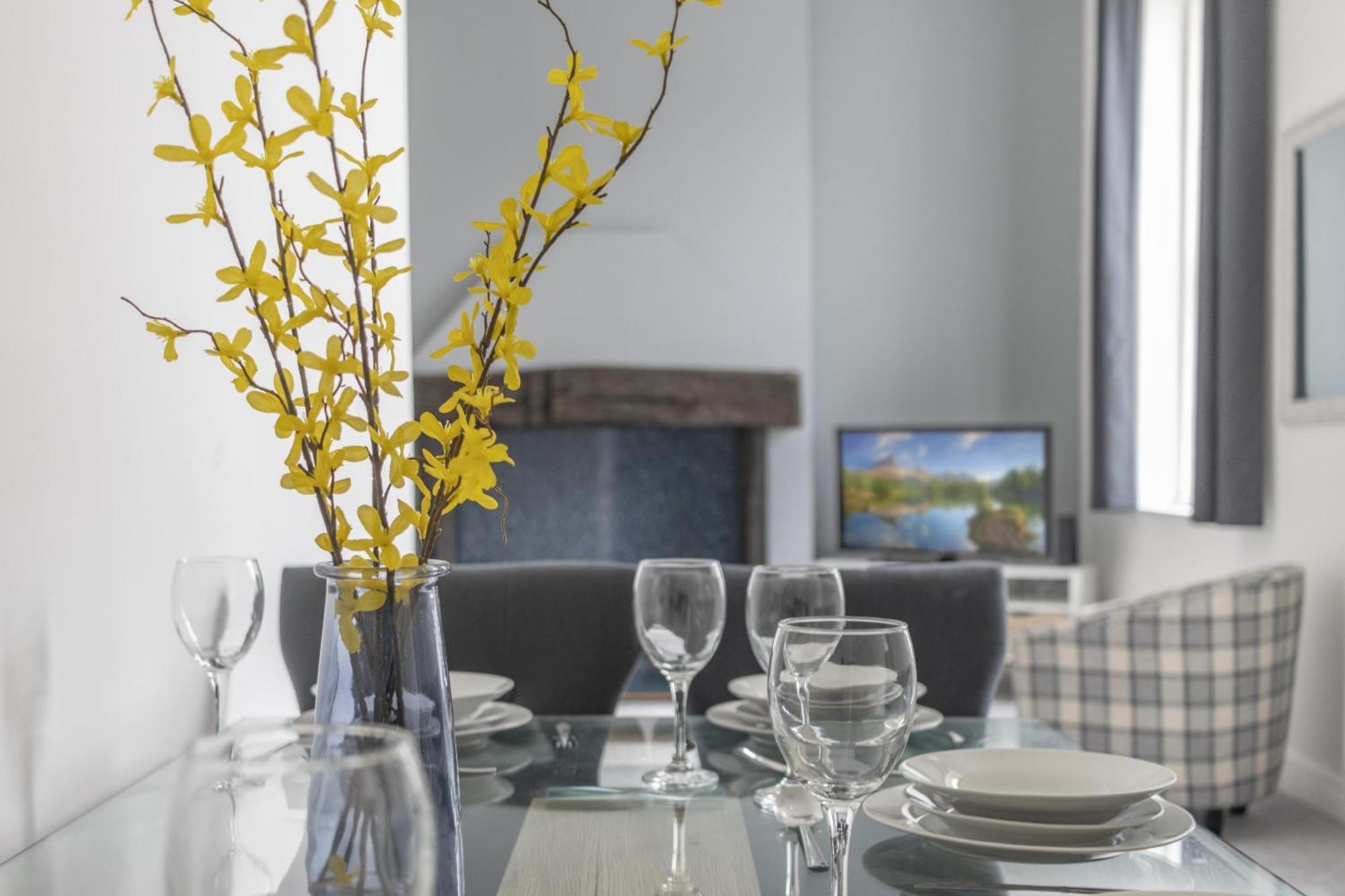 Alexandra - Large 3 Bed Perfect For Contractors, Free Parking, Fast Wifi And Great Value! Apartment Plymouth Bagian luar foto