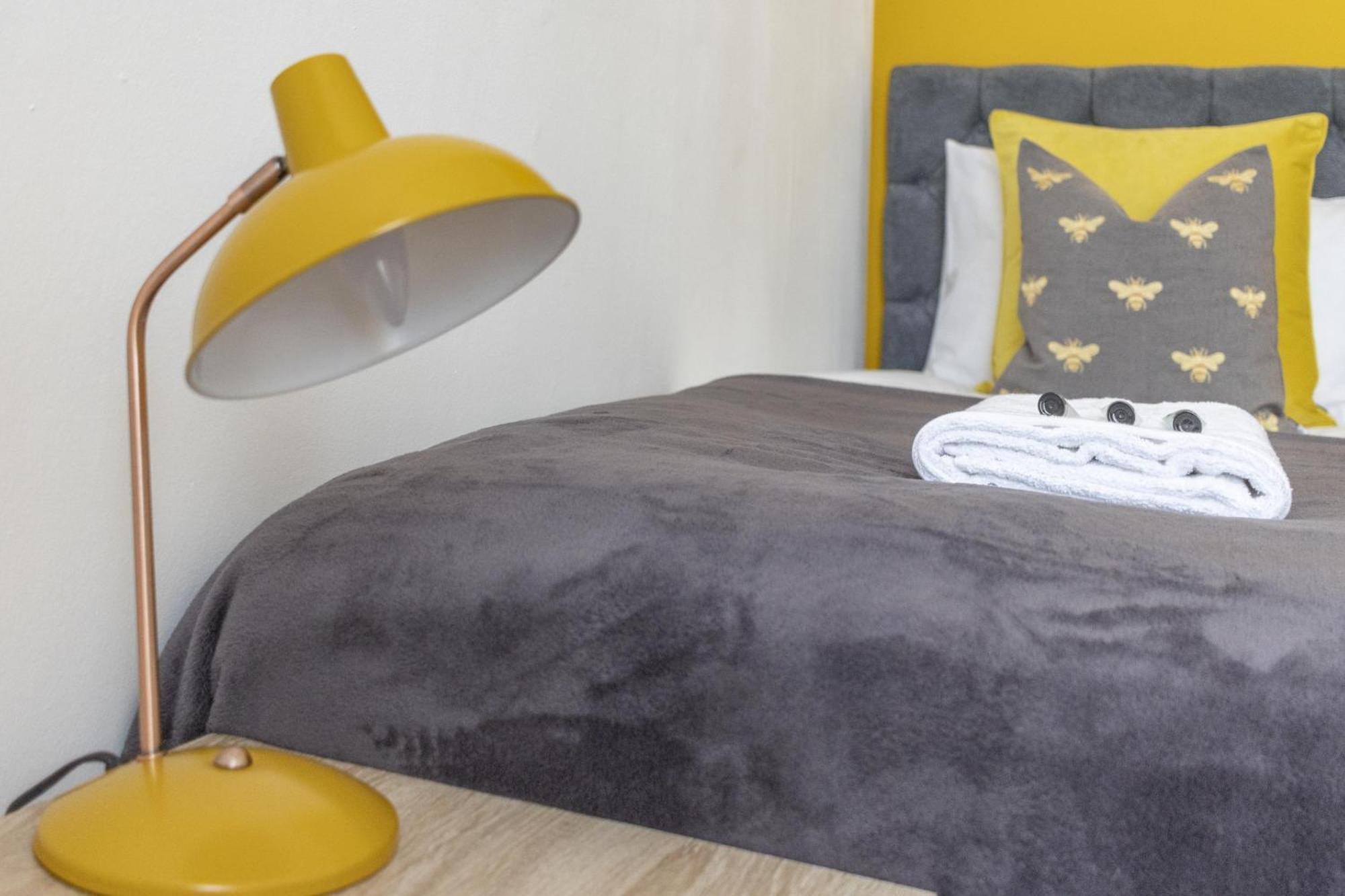 Alexandra - Large 3 Bed Perfect For Contractors, Free Parking, Fast Wifi And Great Value! Apartment Plymouth Bagian luar foto