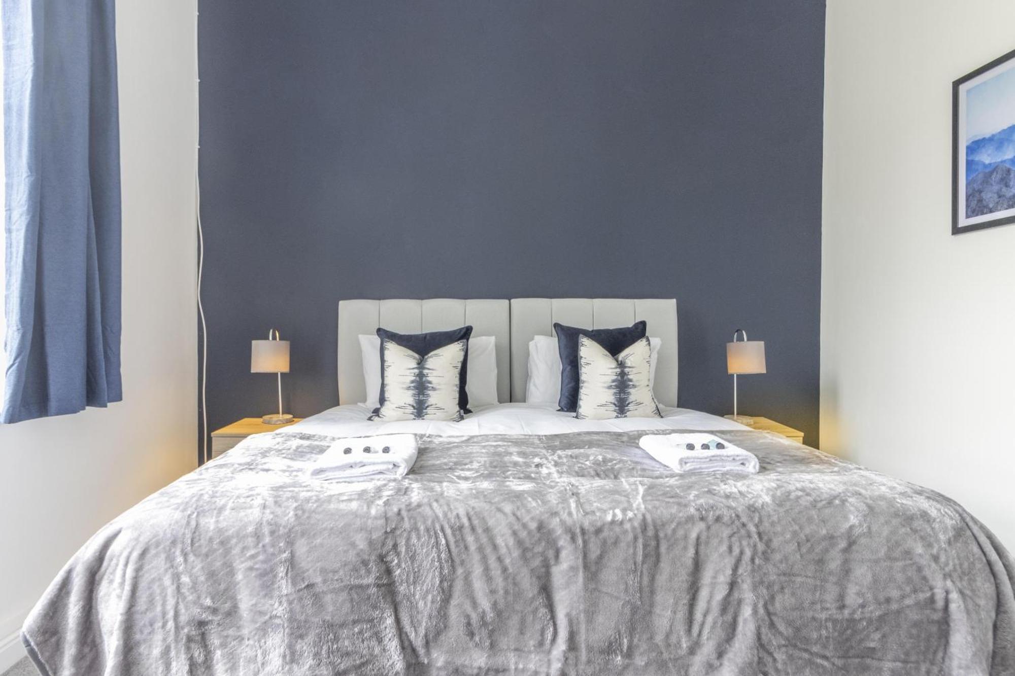 Alexandra - Large 3 Bed Perfect For Contractors, Free Parking, Fast Wifi And Great Value! Apartment Plymouth Bagian luar foto